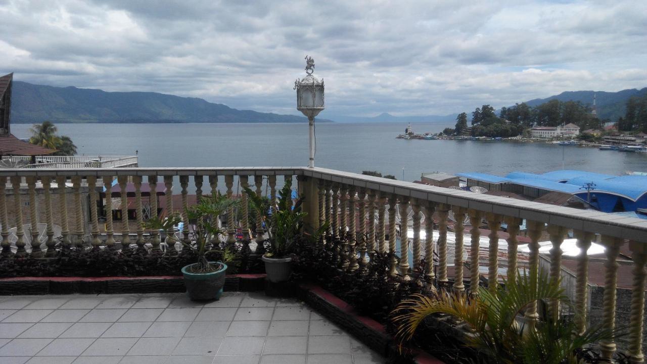 Melissa Palace Hotel And Karaoke Parapat Exterior foto