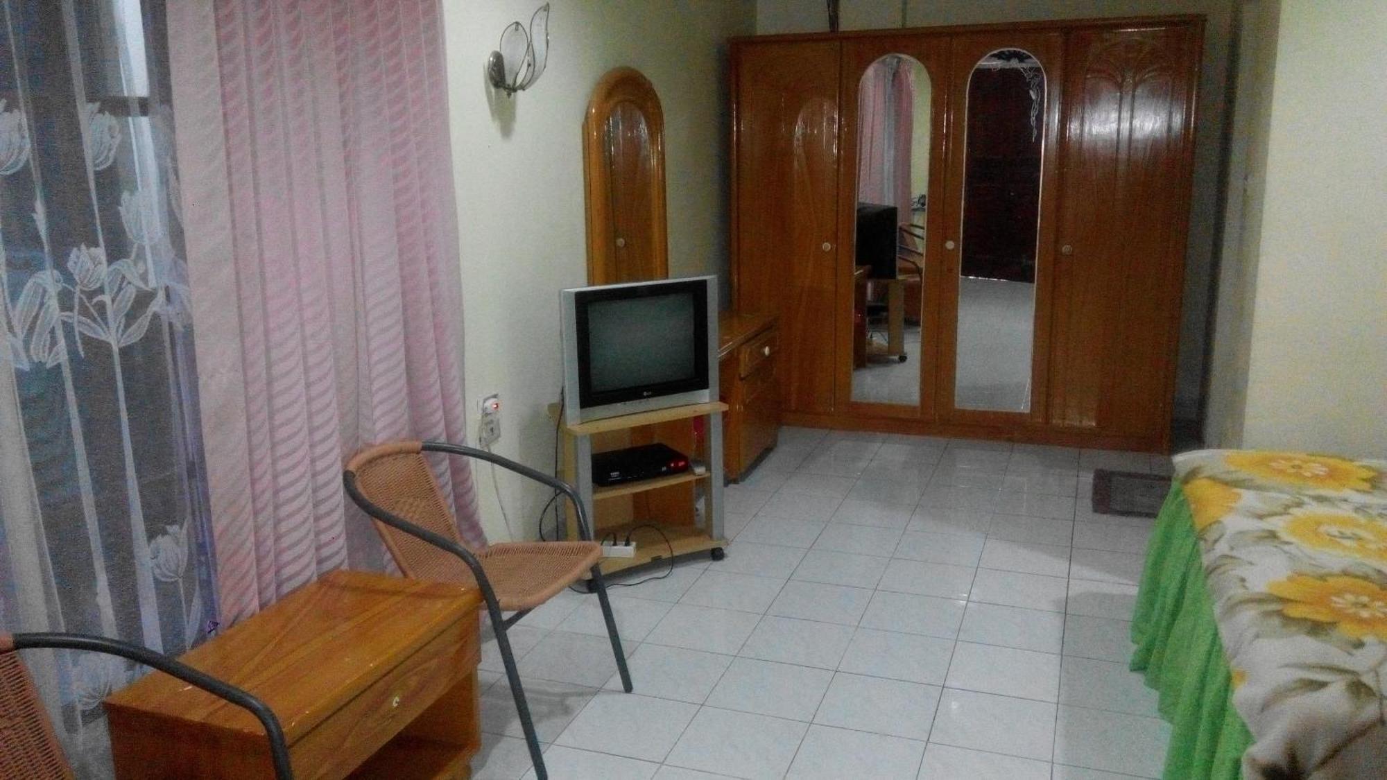 Melissa Palace Hotel And Karaoke Parapat Exterior foto