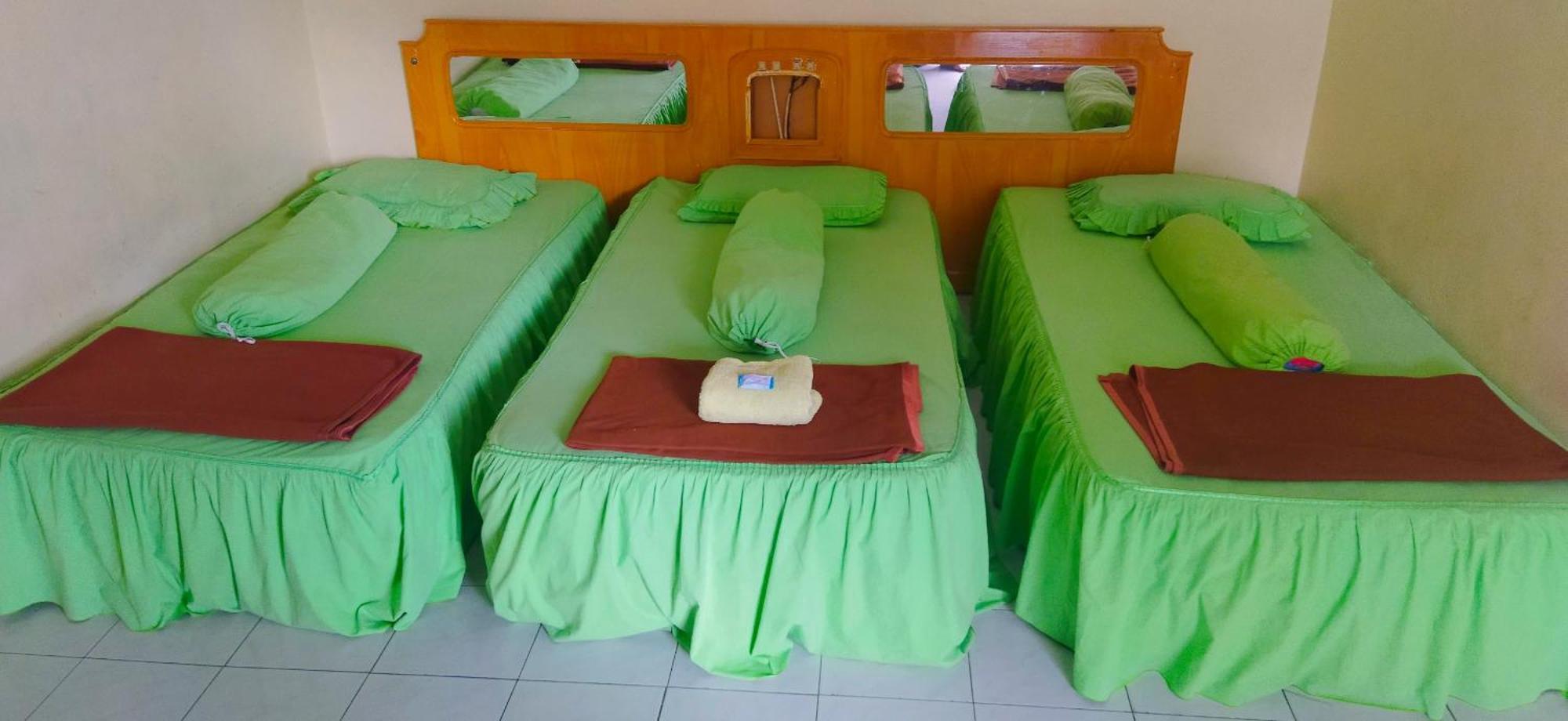 Melissa Palace Hotel And Karaoke Parapat Exterior foto
