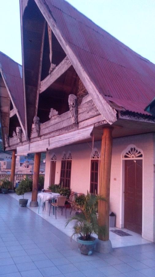 Melissa Palace Hotel And Karaoke Parapat Exterior foto