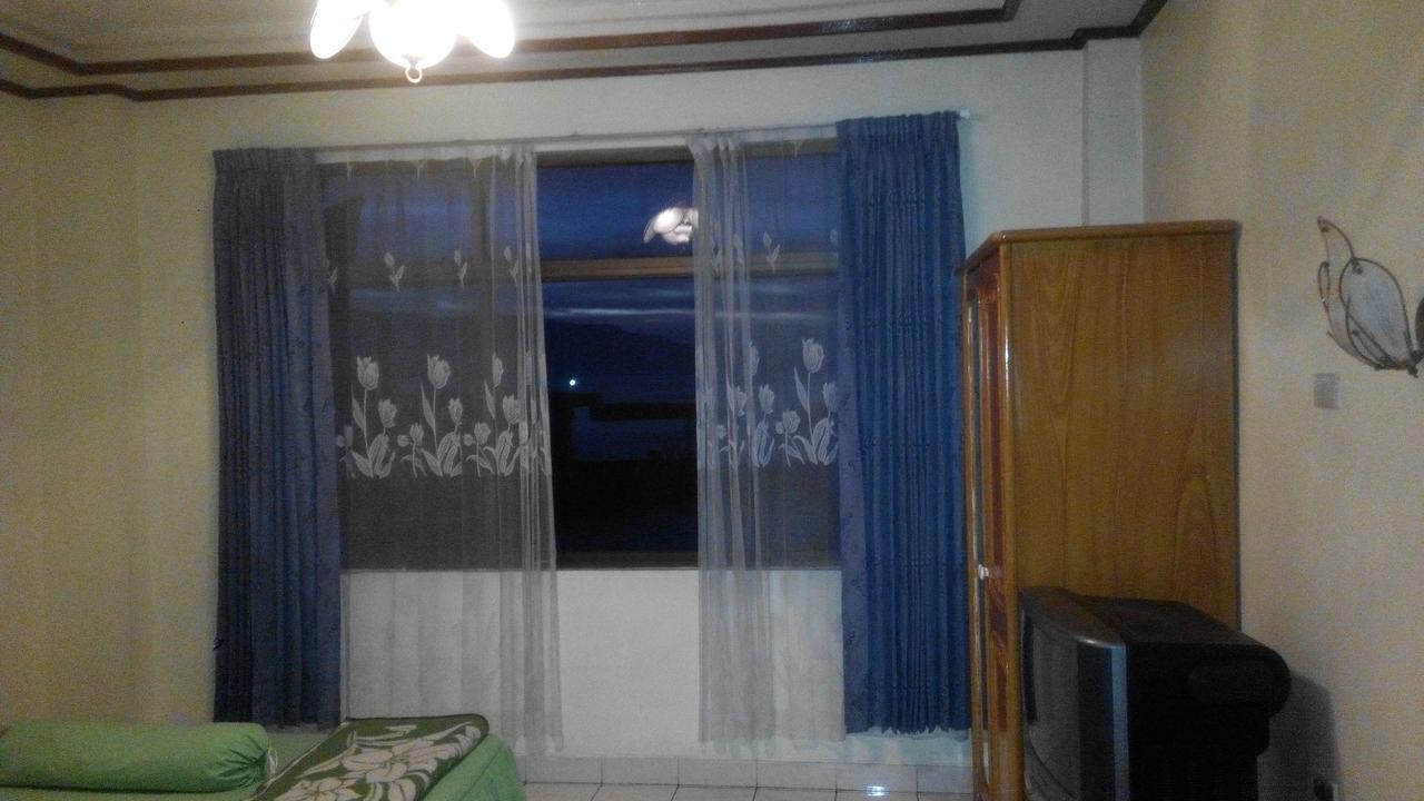 Melissa Palace Hotel And Karaoke Parapat Exterior foto