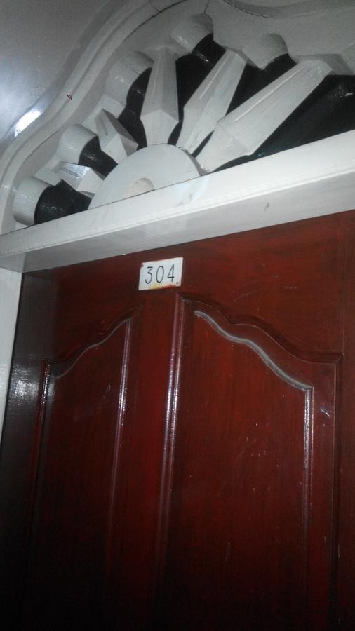 Melissa Palace Hotel And Karaoke Parapat Exterior foto