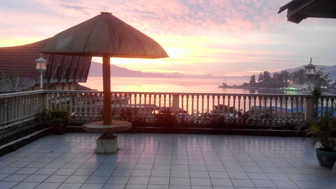 Melissa Palace Hotel And Karaoke Parapat Exterior foto