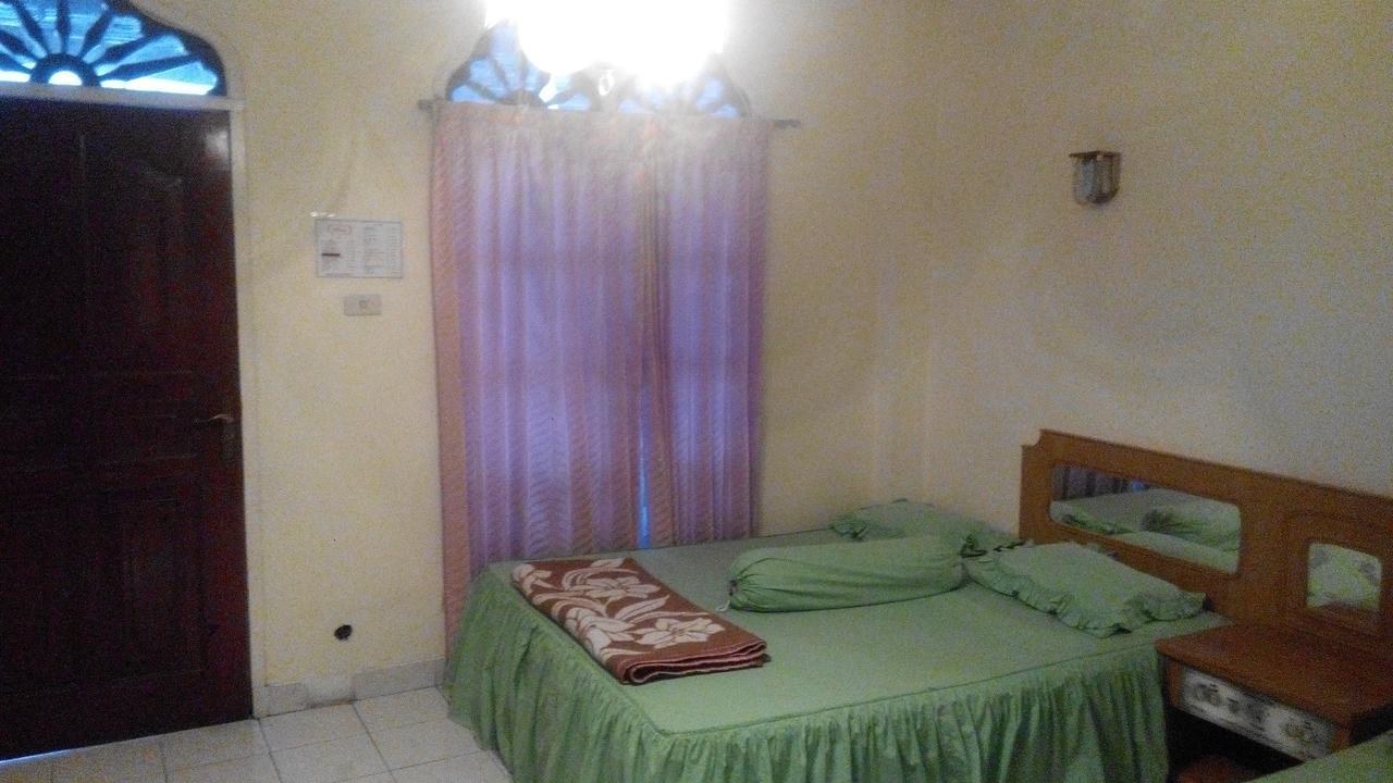 Melissa Palace Hotel And Karaoke Parapat Exterior foto