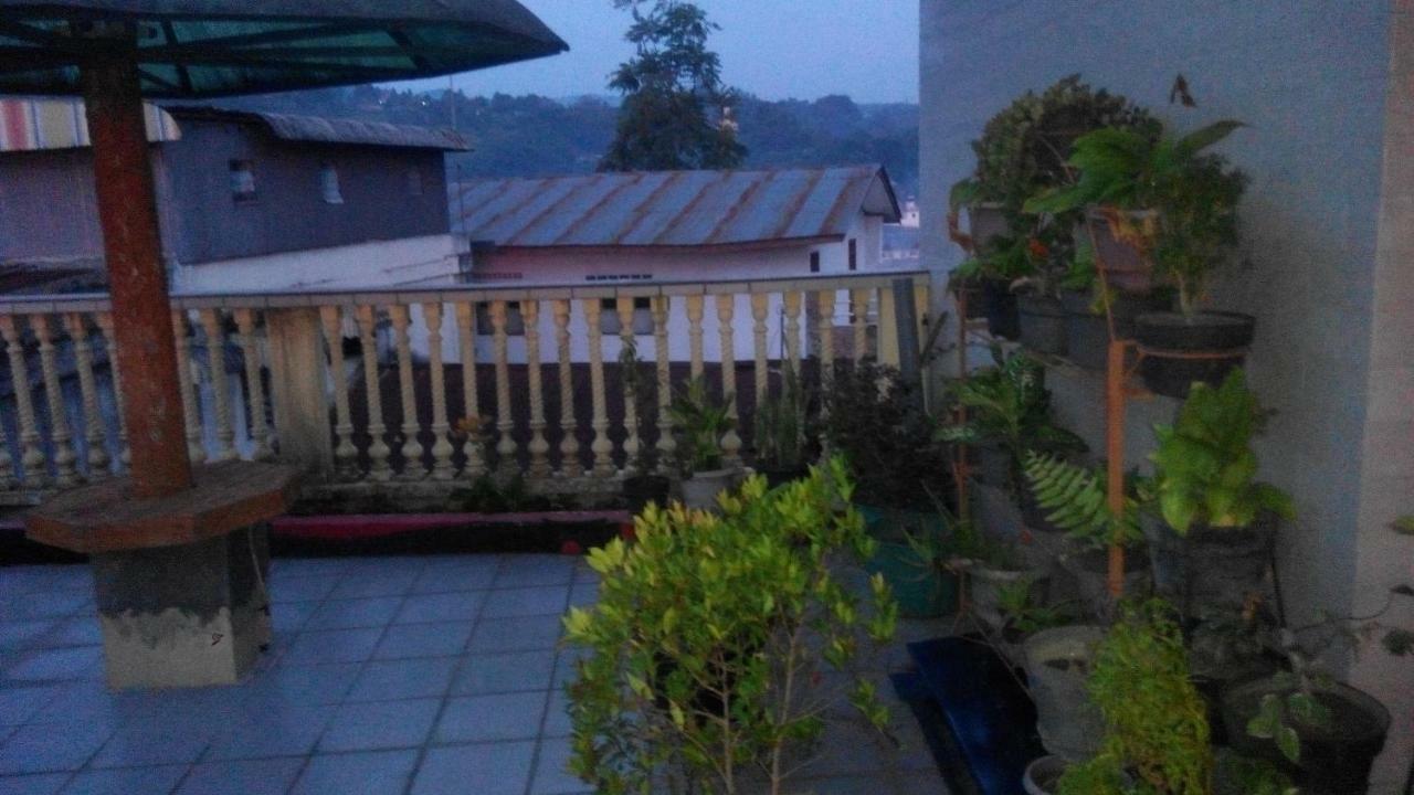 Melissa Palace Hotel And Karaoke Parapat Exterior foto